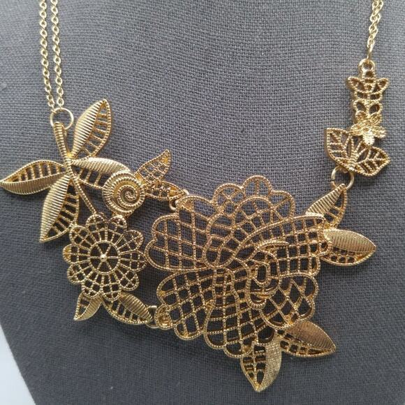 Floral Lace Inspired Frontal Necklace, Gold Tone, 20 Inches - Picture 4 of 7